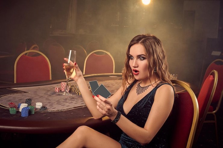 Dealer kasino langsung mengatur permainan live casino dengan suasana elegan dalam platform bara22